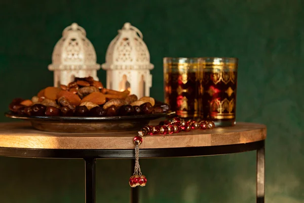 Ramadán Kareem Iftar Comida Musulmana Concepto Vacaciones Bandejas Con Frutos —  Fotos de Stock