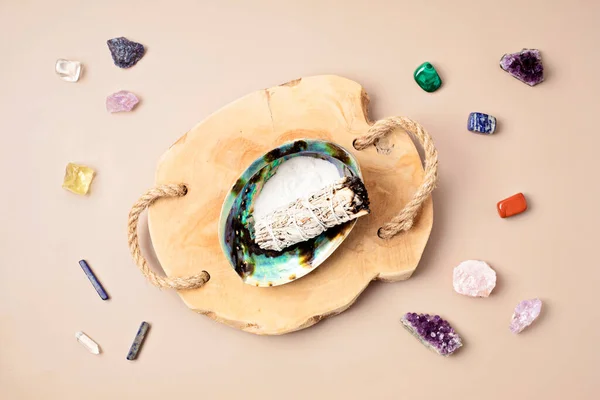 Smudge Kit Met Witte Salie Stok Abalone Zeeschelp Natuurlijke Elementen — Stockfoto