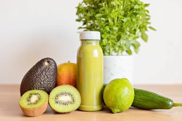 Healthy Fresh Avocado Kiwi Banana Cucumber Green Smoothie Assorted Ingredients — Stock Photo, Image