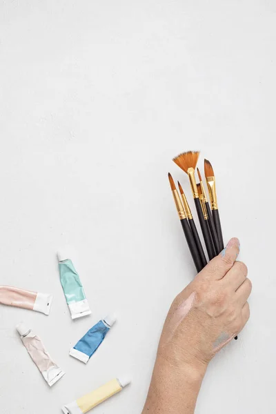 Artista Pintando Colores Con Pinceles Artesanía Hobby Fondo Pasatiempo Reconfortante — Foto de Stock