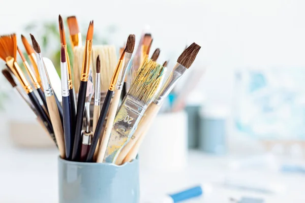 Set Von Pinseln Und Farben Für Künstler Kunsthandwerk Künstlerischen Hintergrund — Stockfoto