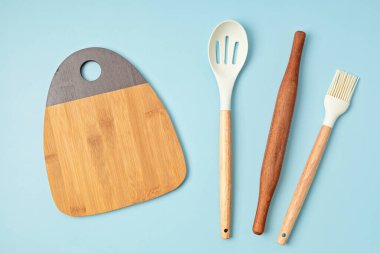 Pastel renginde mutfak gereçleri. Aşçılık günlüğü, dersler, atölye çalışması, tarif şablonu kavramı