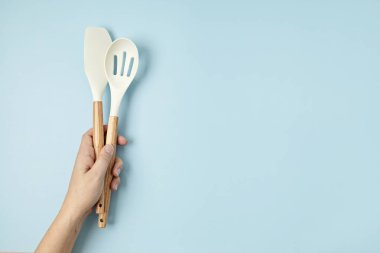 Pastel renginde mutfak gereçleri. Aşçılık günlüğü, dersler, atölye çalışması, tarif şablonu kavramı