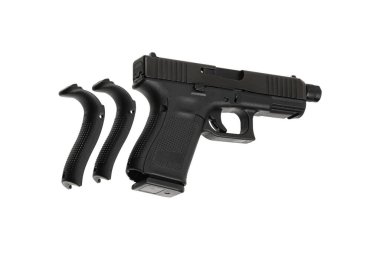 Modern yarı otomatik tabanca. Nefsi müdafaa için kısa namlulu bir silah. Polisi, özel kuvvetleri ve orduyu silahlandırmak. Beyaz arkaplanda izole et.