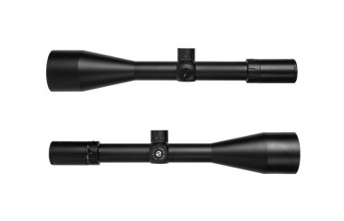 Beyaz arka planda modern bir keskin nişancı dürbünü. Uzun mesafelerde nişan almak ve ateş etmek için optik aygıt.