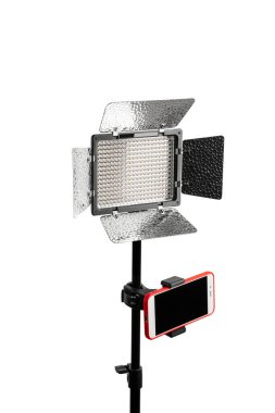 Fotoğraf ve video lambası beyaz arkaplanda izole edildi. Işık akışı oluşumu için özel panjurlu LED lamba. Fotoğraf ve video aydınlatma armatürü.