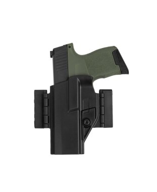 Plastik kılıfında kısa namlulu haki rengi bir silah. Ordu ve polis için silah. Modern yarı otomatik tabanca beyaz arka planda izole edildi.