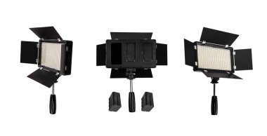 Fotoğraf ve video lambası beyaz arkaplanda izole edildi. Işık akışı oluşumu için özel panjurlu LED lamba. Fotoğraf ve video aydınlatma armatürü.