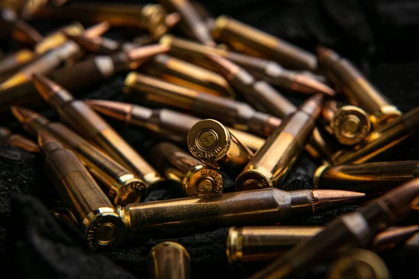 Cartouches Pour Calibre Automatique Carbine 223 Sur Charbon Bois Munitions — Photo