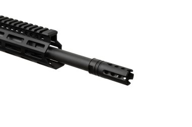 Modern otomatik tüfek beyaz arka planda izole edilmiş. Polis, özel kuvvetler ve ordu için silahlar. Otomatik karabina. Beyaz sırtlı saldırı tüfeği..