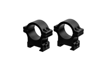 Keskin nişancı dürbünü yerleştirin. Beyaz arka planda izole edilmiş bir tüfeğin dürbünü için hızlı bir bağlantı kopması. 