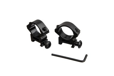 Beyaz arka planda izole edilmiş bir tüfeğin dürbünü için yapılmış hızlı bir bağlantı kopması. Keskin nişancı Dürbünü Hızlıca Bırak.