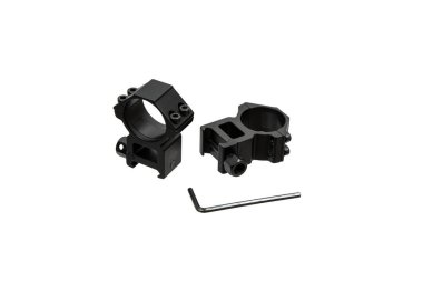 Beyaz arka planda izole edilmiş bir tüfeğin dürbünü için yapılmış hızlı bir bağlantı kopması. Keskin nişancı Dürbünü Hızlıca Bırak.