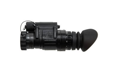 Gece görüş cihazı. Karanlıkta gözlemlemek için özel bir cihaz. Ordu, polis ve özel kuvvetler için teçhizat. Beyaz arkaplanda izole et.