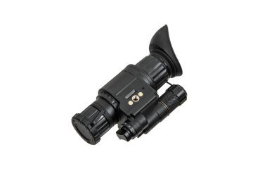 Gece görüş cihazı. Karanlıkta gözlemlemek için özel bir cihaz. Ordu, polis ve özel kuvvetler için teçhizat. Beyaz arkaplanda izole et.