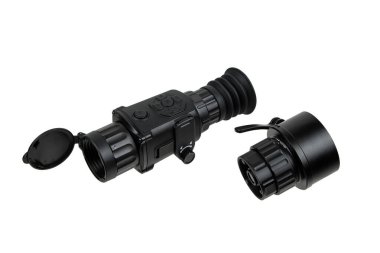 Modern monoküler termal görüntüleyici beyaz bir arka plan üzerinde izole. Termal radyasyonu sabitlemek için bir cihaz.