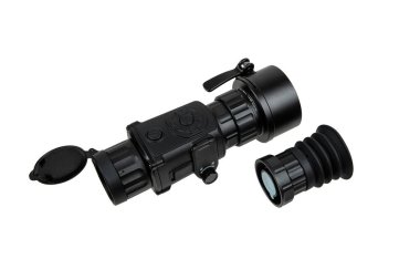 Modern monoküler termal görüntüleyici beyaz bir arka plan üzerinde izole. Termal radyasyonu sabitlemek için bir cihaz.