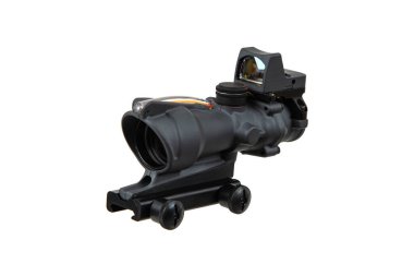 Modern optik kolatör görüşü. Kısa mesafeden ateş etmek için nişan alma cihazı. Beyaz arkaplanda izole et.