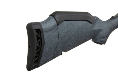 Modern cıvata karabinası beyaz arka planda izole edilmiş. Spor, av ve nefsi müdafaa için silahlar..