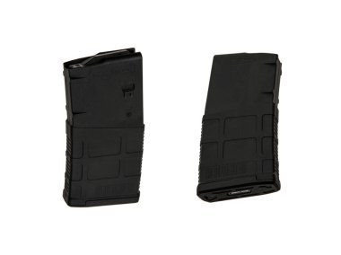 Tüfek ya da tüfek için şarjör. Silahlar için mühimmat. Beyaz arkaplanda izole et.