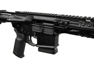 Modern katlanabilir otomatik karabina. Ordu, polis ve özel kuvvetler için silahlar. Saldırı tüfeği beyaz arka planda izole edilmiş..