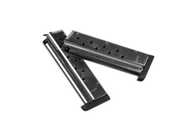 9 mm 'lik şarjörler için metal tabanca şarjörü. Cephane için şarjör. Beyaz arkaplanda izole et.