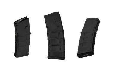 Tüfek ya da tüfek için şarjör. Silahlar için mühimmat. Beyaz arkaplanda izole et.