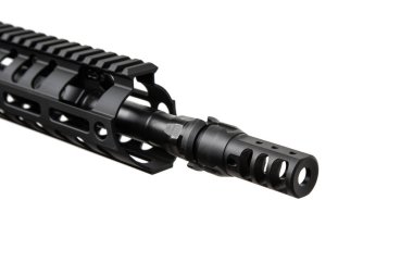 Modern otomatik tüfek beyaz arka planda izole edilmiş. Polis, özel kuvvetler ve ordu için silahlar. Otomatik karabina. Beyaz sırtlı saldırı tüfeği..