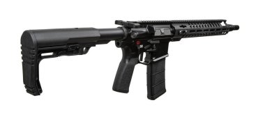 Modern otomatik tüfek beyaz arka planda izole edilmiş. Polis, özel kuvvetler ve ordu için silahlar. Otomatik karabina. Beyaz sırtlı saldırı tüfeği..