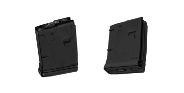 Tüfek ya da tüfek için şarjör. Silahlar için mühimmat. Beyaz arkaplanda izole et.