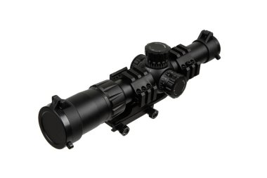 Beyaz arka planda modern bir keskin nişancı dürbünü. Uzun mesafelerde nişan almak ve ateş etmek için optik aygıt.