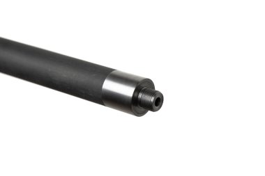 Modern yarı otomatik, 22 kalibrelik bir tüfek. Spor kanalı. 22 numara. Beyaz arkaplanda izole et.