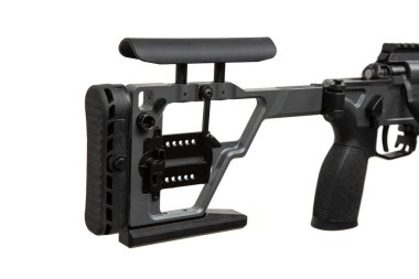 Modüler tasarımı olan hassas bir tüfek, ayarlanabilir stok, taktiksel kavrama, gösterişli güvenlik ve paslanmaz çelik namlu, uzun menzilli atışlar ve profesyonel uygulamalar için mükemmel..