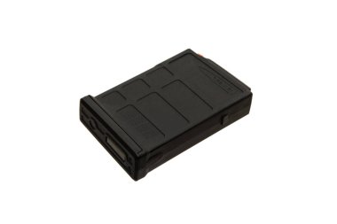 7.62x51mm mühimmat için tasarlanmış, beyaz arka planda izole edilmiş, taktik ve dayanıklı tasarımı sergilenen, turuncu takipçili siyah polimer bir tüfek şarjörü..