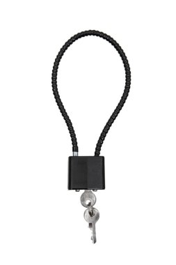 Güvenlik ve güvenlik kavramları için ideal, beyaz arka planda izole edilmiş iki gümüş anahtarı olan siyah bir kablo kilidi..