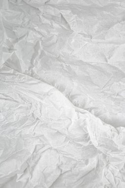 Buruşuk beyaz kağıt dokusu, soyut arkaplan, yüksek çözünürlük, tasarım projeleri, ambalaj ve yaratıcı çalışmalar için uygun.