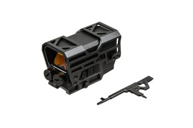 Ateşli silahlara nişan almak için tasarlanmış ayarlama düğmeleri ve düğmeleri olan sert, siyah metal çerçeveli taktiksel holografik bir görüş..