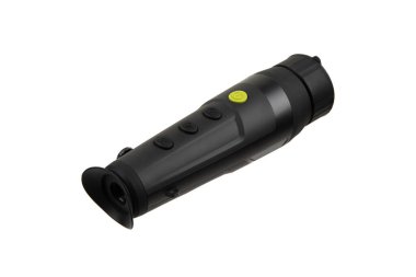 Mercek kapağı, siyah beden, çoklu kontrol düğmeleri ve ergonomik tasarımı olan termal görüntüleme monoküler, gece görüşü ve açık hava aktiviteleri için idealdir. Beyaz arkaplanda izole et.