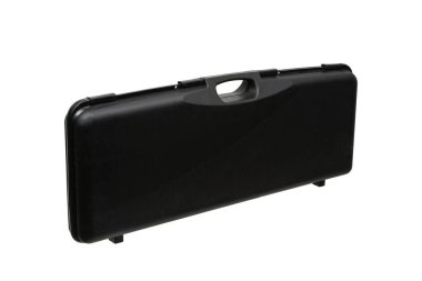 Ateşli silah taşımak ve depolamak için kullanılan siyah plastik bir çanta, beyaz arka planda izole edilmiş, saplı ve güvenli mandallar var..