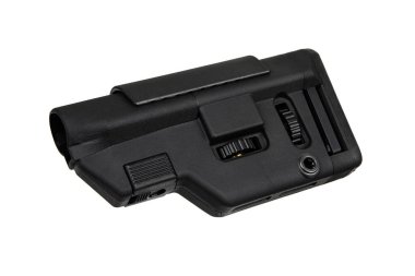 Beyaz arka planda izole edilmiş, taktiksel veya hassas atış uygulamaları için tasarlanmış, çeşitli ayarlama mekanizmaları ve doku yüzeyleri olan siyah ayarlanabilir tüfek stoğu.