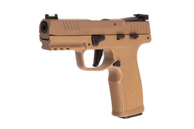 Tenli bir 22 'lik LR kalibre tabanca, desenli bir tutuş, taktik demiryolu ve fiber optik görüşe sahip, beyaz arka planda izole edilmiş, hassasiyeti, kompakt tasarımı ve modern işlevselliği vurgulayan..