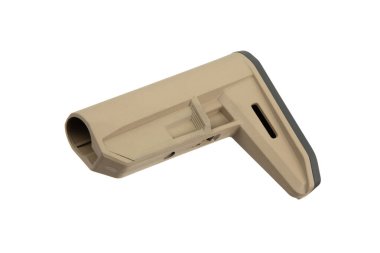 Bronz renkli, minimalist bir tasarımı olan polimer bir tüfek deposu, lastik bir tabaka ve aksesuarlar için çoklu eklenti noktaları, beyaz bir arka planda izole edilmiş, taktik ve spor uygulamaları için ideal..