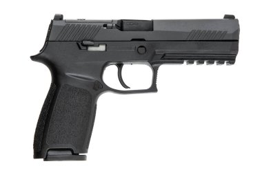 Beyaz arka planda izole edilmiş modern siyah yarı otomatik tabanca, açılı görüntü kayma, namlu ve kavramayı gösteriyor