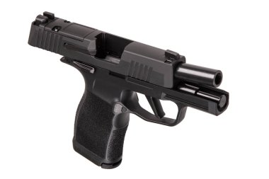 Açık kaydırak ve açıkta namlu ile modern yarı otomatik tabanca, açılı yan görüş beyaz arka planda izole