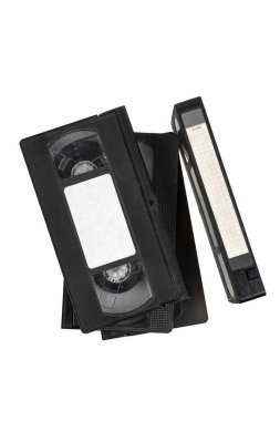 80 'ler ve 90' lardan kalma eski siyah VHS video kasetlerinin bir koleksiyonu