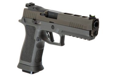 Portatif kaydırak ve yeşil fiber optik görüşlü taktik yarı otomatik tabanca, beyaz üzerinde izole edilmiş..