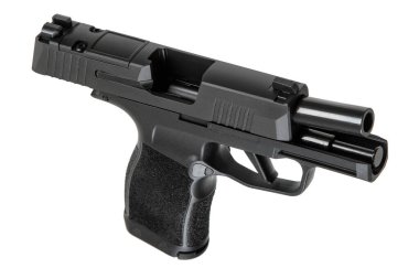 Siyah yarı otomatik tabanca, geriye doğru sürgülü, namlusu ve namlusu tamamen görünür..