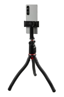 Dikey bağlanmış akıllı telefonu olan esnek tripodlar fotoğraf ya da video kaydı için hazır..