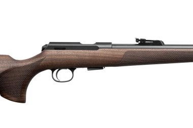 22LR sol el sürgülü tüfek ahşap stok ve alıcısı açık görüş, beyaz izole.