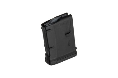 Beyaz arka planda dikey olarak izole edilmiş siyah bir tüfek şarjörü..